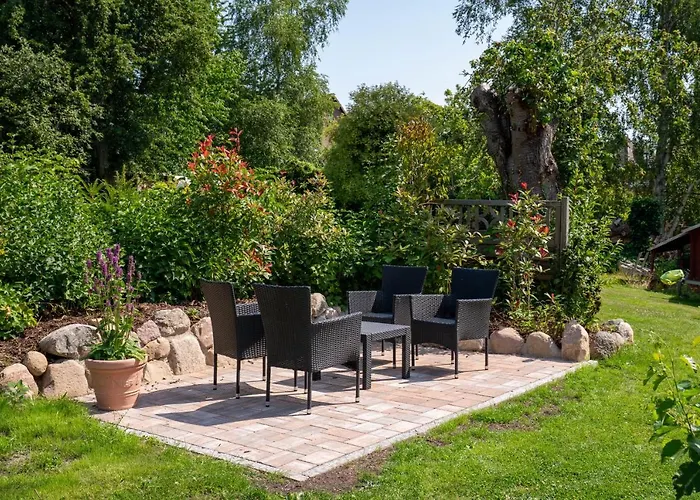 Seeschwalbe Mit Grossem Garten *